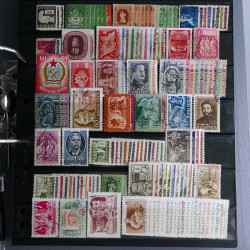 Lot massif de timbres d'Europe neufs et oblitérés en 4 albums.