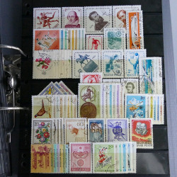 Lot massif de timbres d'Europe neufs et oblitérés en 4 albums.