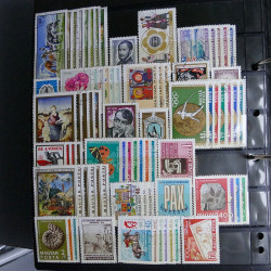 Lot massif de timbres d'Europe neufs et oblitérés en 4 albums.