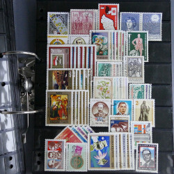 Lot massif de timbres d'Europe neufs et oblitérés en 4 albums.