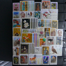 Lot massif de timbres d'Europe neufs et oblitérés en 4 albums.