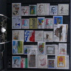 Lot massif de timbres d'Europe neufs et oblitérés en 4 albums.