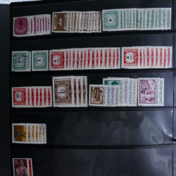 Lot massif de timbres d'Europe neufs et oblitérés en 4 albums.