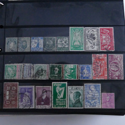 Lot massif de timbres d'Europe neufs et oblitérés en 4 albums.