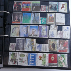 Lot massif de timbres d'Europe neufs et oblitérés en 4 albums.