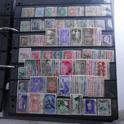 Lot massif de timbres d'Europe neufs et oblitérés en 4 albums.