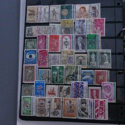 Lot massif de timbres d'Europe neufs et oblitérés en 4 albums.