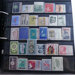 Lot massif de timbres d'Europe neufs et oblitérés en 4 albums.