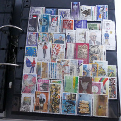 Lot massif de timbres d'Europe neufs et oblitérés en 4 albums.