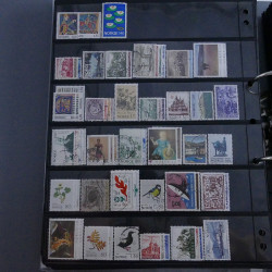 Lot massif de timbres d'Europe neufs et oblitérés en 4 albums.