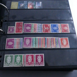 Lot massif de timbres d'Europe neufs et oblitérés en 4 albums.