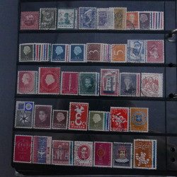 Lot massif de timbres d'Europe neufs et oblitérés en 4 albums.