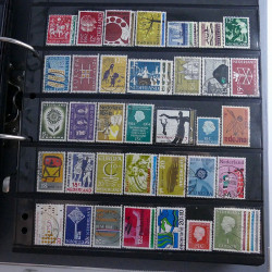 Lot massif de timbres d'Europe neufs et oblitérés en 4 albums.