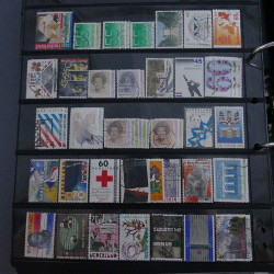 Lot massif de timbres d'Europe neufs et oblitérés en 4 albums.