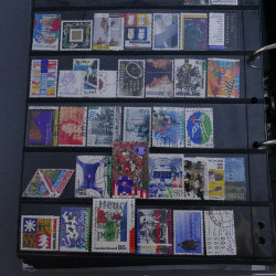 Lot massif de timbres d'Europe neufs et oblitérés en 4 albums.