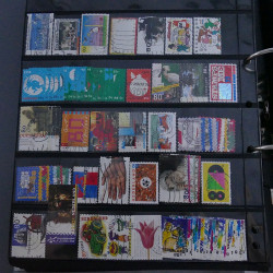 Lot massif de timbres d'Europe neufs et oblitérés en 4 albums.