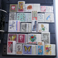 Lot massif de timbres d'Europe neufs et oblitérés en 4 albums.