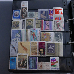 Lot massif de timbres d'Europe neufs et oblitérés en 4 albums.