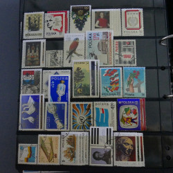 Lot massif de timbres d'Europe neufs et oblitérés en 4 albums.