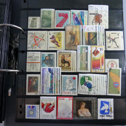 Lot massif de timbres d'Europe neufs et oblitérés en 4 albums.
