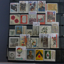 Lot massif de timbres d'Europe neufs et oblitérés en 4 albums.