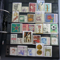 Lot massif de timbres d'Europe neufs et oblitérés en 4 albums.