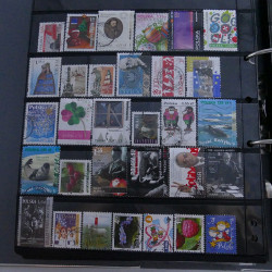 Lot massif de timbres d'Europe neufs et oblitérés en 4 albums.