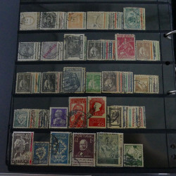 Lot massif de timbres d'Europe neufs et oblitérés en 4 albums.