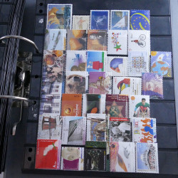 Lot massif de timbres d'Europe neufs et oblitérés en 4 albums.