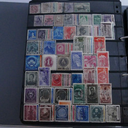 Lot massif de timbres d'Europe neufs et oblitérés en 4 albums.