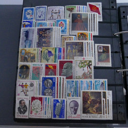 Lot massif de timbres d'Europe neufs et oblitérés en 4 albums.