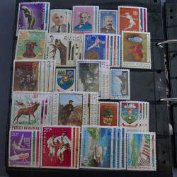 Lot massif de timbres d'Europe neufs et oblitérés en 4 albums.