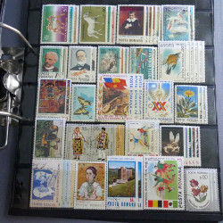 Lot massif de timbres d'Europe neufs et oblitérés en 4 albums.