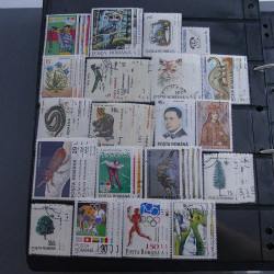 Lot massif de timbres d'Europe neufs et oblitérés en 4 albums.