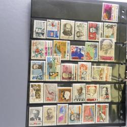 Lot massif de timbres d'Europe neufs et oblitérés en 4 albums.