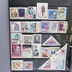 Lot massif de timbres d'Europe neufs et oblitérés en 4 albums.