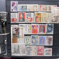 Lot massif de timbres d'Europe neufs et oblitérés en 4 albums.