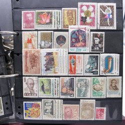 Lot massif de timbres d'Europe neufs et oblitérés en 4 albums.