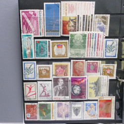 Lot massif de timbres d'Europe neufs et oblitérés en 4 albums.