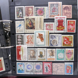 Lot massif de timbres d'Europe neufs et oblitérés en 4 albums.