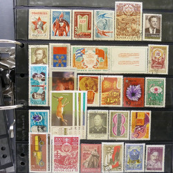 Lot massif de timbres d'Europe neufs et oblitérés en 4 albums.