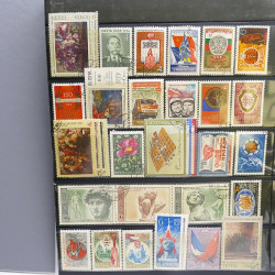 Lot massif de timbres d'Europe neufs et oblitérés en 4 albums.