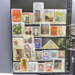 Lot massif de timbres d'Europe neufs et oblitérés en 4 albums.