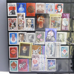 Lot massif de timbres d'Europe neufs et oblitérés en 4 albums.