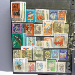 Lot massif de timbres d'Europe neufs et oblitérés en 4 albums.