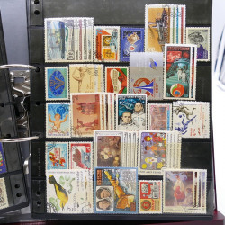 Lot massif de timbres d'Europe neufs et oblitérés en 4 albums.