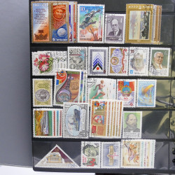 Lot massif de timbres d'Europe neufs et oblitérés en 4 albums.