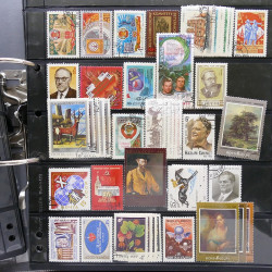 Lot massif de timbres d'Europe neufs et oblitérés en 4 albums.