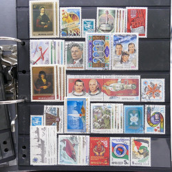 Lot massif de timbres d'Europe neufs et oblitérés en 4 albums.