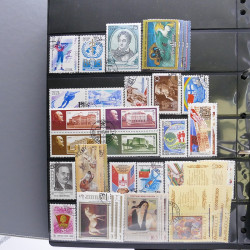 Lot massif de timbres d'Europe neufs et oblitérés en 4 albums.